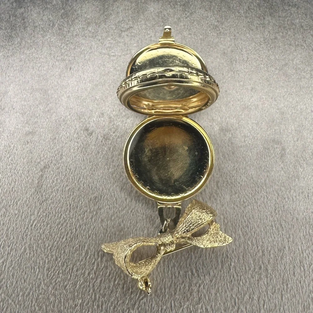 FINAL PRICE DROP Vintage Brooch Set with Butterfly and Floral Designs - Picture 4 of 5